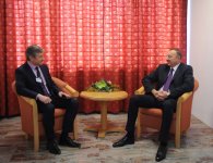 İlham Əliyev Davosda "Microsoft International" şirkətinin prezidenti ilə görüşüb