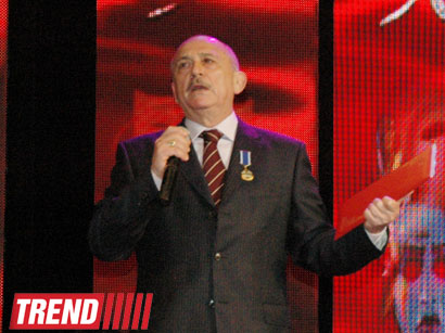 Putin Azərbaycan Dövlət Rus Dram Teatrının baş rejissorunu medalla təltif etdi