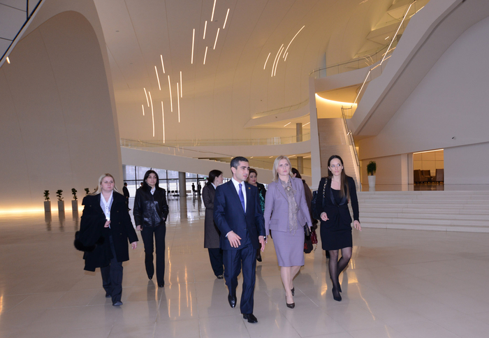 Serbiya Prezidentinin xanımı Heydər Əliyev Mərkəzində olub (FOTO)
