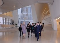 Serbiya Prezidentinin xanımı Heydər Əliyev Mərkəzində olub (FOTO)