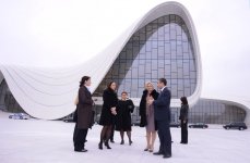 Serbiya Prezidentinin xanımı Heydər Əliyev Mərkəzində olub (FOTO)