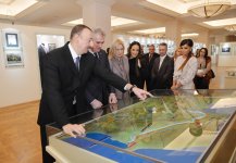 Serbiya Prezidenti və xanımı Heydər Əliyev Fondunda olublar (FOTO)