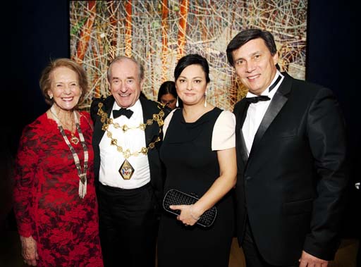 Leyla Əliyeva: Ümidvaram ki, Londondakı sərgi Azərbaycan incəsənətinin daha yaxşı öyrənilməsinə öz töhfəsini verəcək (FOTO)