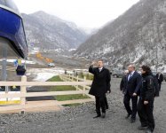İlham Əliyev Qəbələ "Tufan" Dağ-Xizək Yay-Qış İstirahət Kompleksinin tikintisi ilə tanış olub (FOTO)