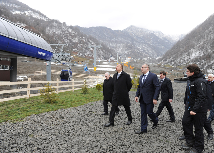 İlham Əliyev Qəbələ "Tufan" Dağ-Xizək Yay-Qış İstirahət Kompleksinin tikintisi ilə tanış olub (FOTO)