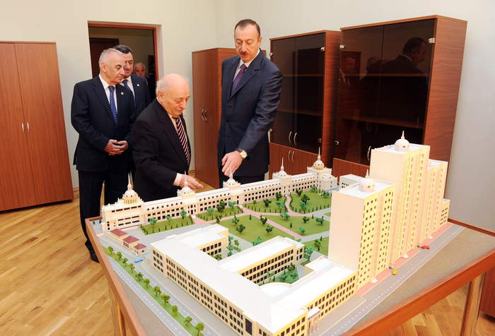 Prezident İlham Əliyev Azərbaycan Dövlət Rəssamlıq Akademiyasının yeni korpusunda yaradılan şəraitlə tanış olub (FOTO)