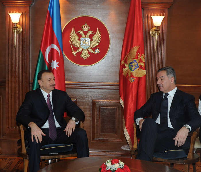 İlham Əliyev Monteneqronun Baş naziri ilə görüşüb (FOTO)