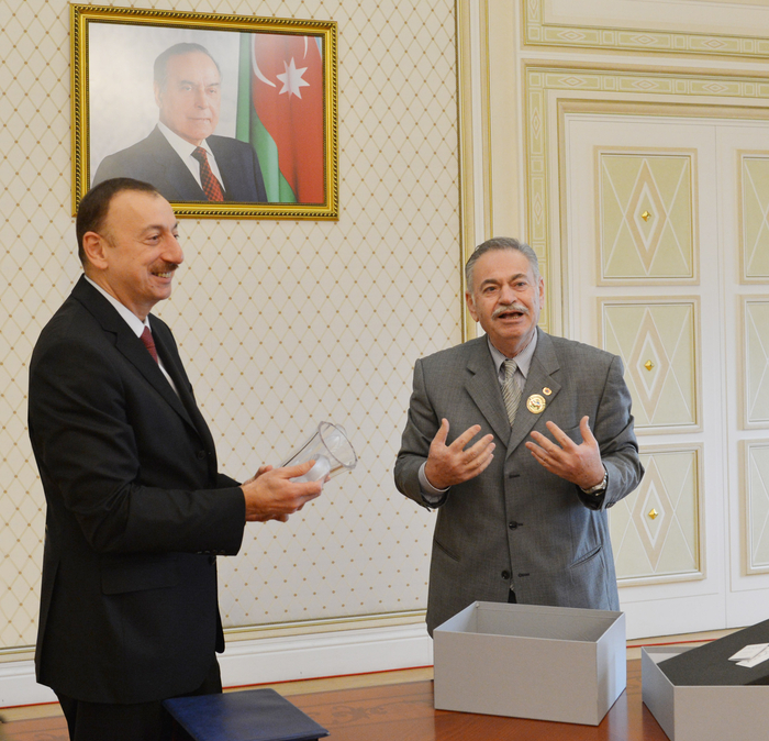Prezident İlham Əliyev Beynəlxalq konfransın iştirakçılarını qəbul edib (FOTO)