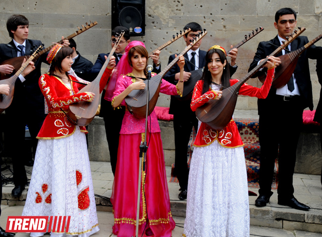 İçərişəhərdə Novruz əhval-ruhiyyəsi (FOTO)