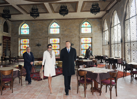 Prezident İlham Əliyev və xanımı "Atəşgah məbədi" Tarix-Memarlıq Qoruğunda bərpa işlərindən sonra yaradılan şəraitlə tanış olublar (FOTO)