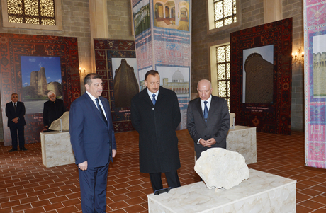 Prezident İlham Əliyev və xanımı "Atəşgah məbədi" Tarix-Memarlıq Qoruğunda bərpa işlərindən sonra yaradılan şəraitlə tanış olublar (FOTO)
