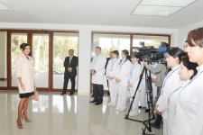 Azərbaycanın birinci xanımı Mehriban Əliyeva Birləşmiş Şəhər Xəstəxanası və körpələr evi-uşaq bağçalarında yaradılmış şəraitlə tanış olub (ƏLAVƏ OLUNUB) (FOTO)