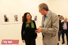 Bakıda Müasir İncəsənət Muzeyində Almaniyanın foto-rəssamı Helqa Perisin sərgisi açılıb (FOTO)