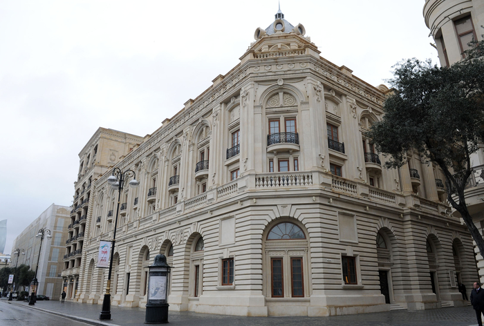 İlham Əliyev Azərbaycan Dövlət Musiqili Teatrının əsaslı bərpa işlərindən sonra açılış mərasimində iştirak edib  (FOTO)