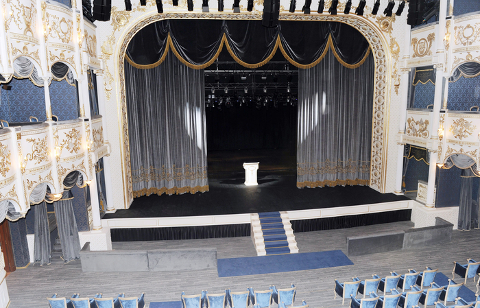 İlham Əliyev Azərbaycan Dövlət Musiqili Teatrının əsaslı bərpa işlərindən sonra açılış mərasimində iştirak edib  (FOTO)