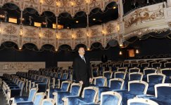 İlham Əliyev Azərbaycan Dövlət Musiqili Teatrının əsaslı bərpa işlərindən sonra açılış mərasimində iştirak edib  (FOTO)