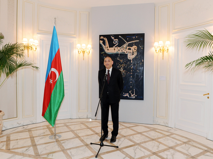 Mehriban Əliyeva Parisdə “Müasir Azərbaycan incəsənəti” mövzusunda keçirilən  sərgi ilə yaxından tanış olub (FOTO)