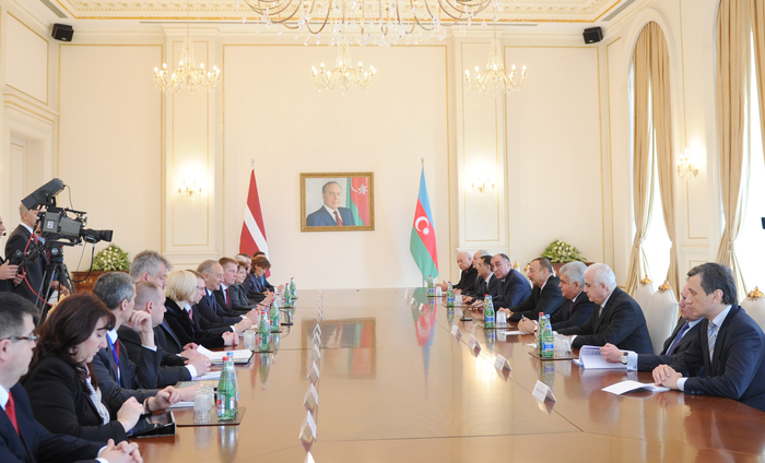 Prezident İlham Əliyev: Azərbaycan və Latviya birgə səyləri gücləndirib daha da yaxşı əməkdaşlığa nail olmalıdır (FOTO)
