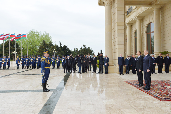 Bakıda Latviya Prezidentinin rəsmi qarşılanma mərasimi olub (FOTO)
