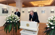 Latviya Prezidenti Heydər Əliyev Fondu ilə tanış olub (FOTO)