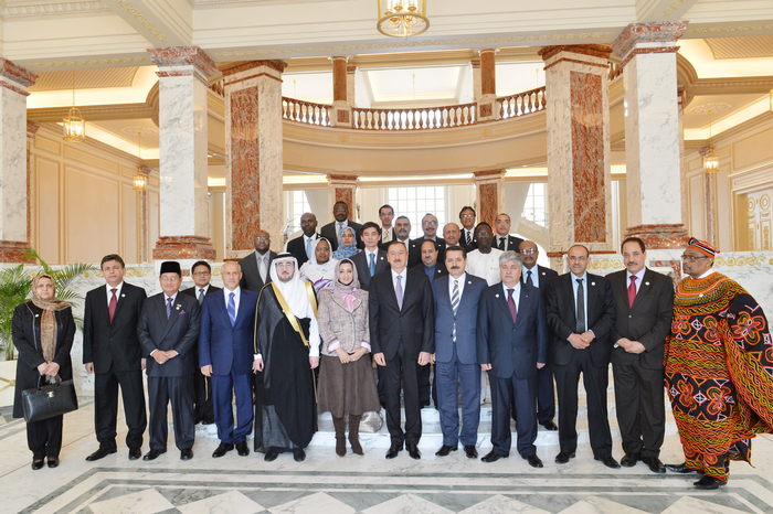 Prezident İlham Əliyev: Azərbaycan İslam həmrəyliyinin inkişafı üçün öz rolunu oynayır (ƏLAVƏ OLUNUB) (FOTO)
