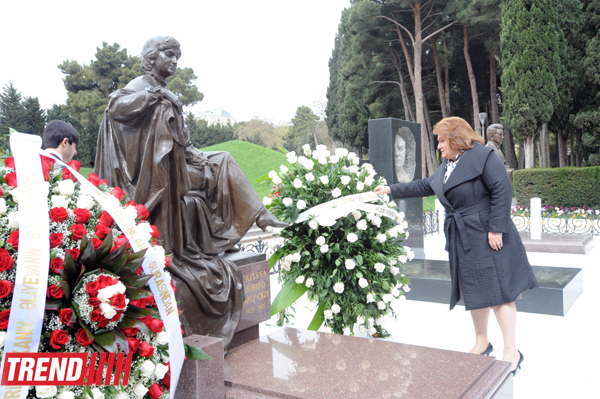Zərifə Əliyevanın 90 illik yubileyinə həsr olunmuş inşa yazı müsabiqəsinin qalibləri mükafatlandırılıb (FOTO)