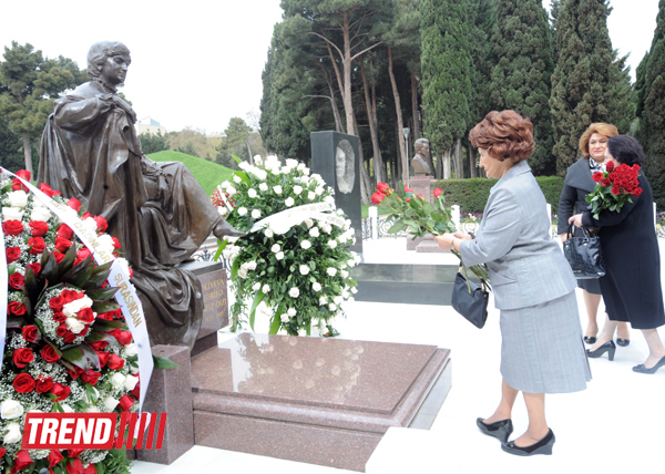 Zərifə Əliyevanın 90 illik yubileyinə həsr olunmuş inşa yazı müsabiqəsinin qalibləri mükafatlandırılıb (FOTO)