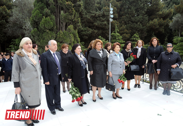 Zərifə Əliyevanın 90 illik yubileyinə həsr olunmuş inşa yazı müsabiqəsinin qalibləri mükafatlandırılıb (FOTO)