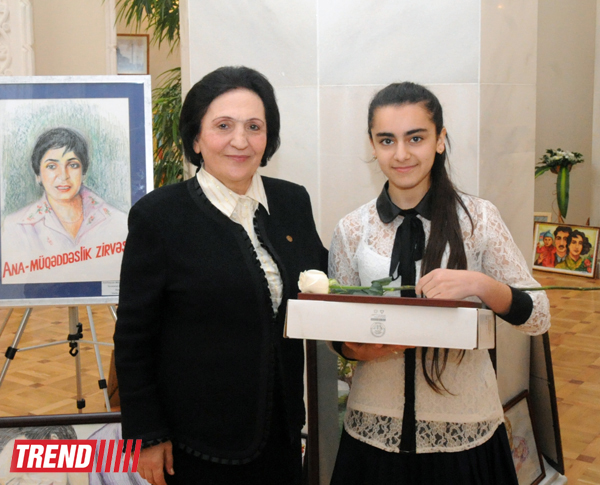 Zərifə Əliyevanın 90 illik yubileyinə həsr olunmuş inşa yazı müsabiqəsinin qalibləri mükafatlandırılıb (FOTO)