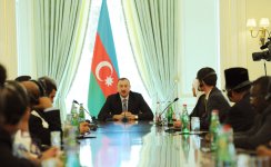 Prezident İlham Əliyev: Azərbaycan İslam həmrəyliyinin inkişafı üçün öz rolunu oynayır (ƏLAVƏ OLUNUB) (FOTO)