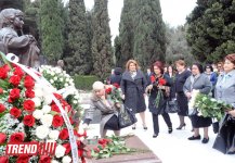 Zərifə Əliyevanın 90 illik yubileyinə həsr olunmuş inşa yazı müsabiqəsinin qalibləri mükafatlandırılıb (FOTO)