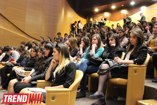 Bakıda 20 ölkənin gənc şairələrinin forumu keçirilir (FOTO)