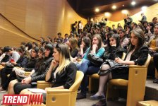 Bakıda 20 ölkənin gənc şairələrinin forumu keçirilir (FOTO)