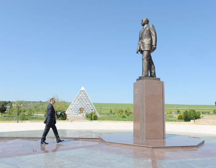İlham Əliyev Qobustan rayonunda səfərdədir (FOTO)