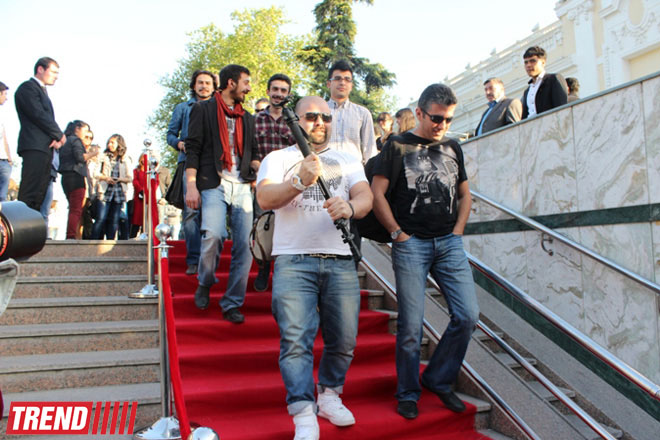 YARAT! Müasir İncəsənət Məkanı rəssam və dizayner Orxan Məmmədin işini təqdim edib (FOTO)