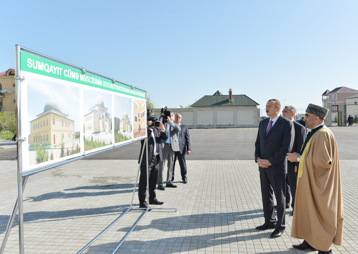 İlham Əliyev Sumqayıtdakı Cümə Məscidində əsaslı təmirdən sonra yaradılan şəraitlə tanış olub (FOTO)