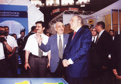 Heydər Əliyev və Azərbaycanda neft sənayesinin inkişafı (FOTO)