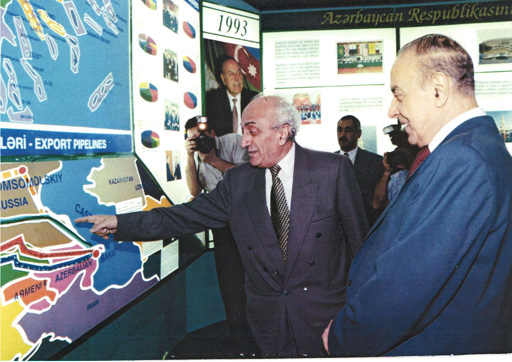 Heydər Əliyev və Azərbaycanda neft sənayesinin inkişafı (FOTO)