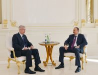 İlham Əliyev Latviyanın keçmiş Prezidentini qəbul edib