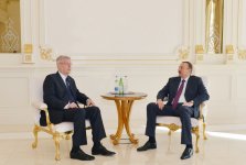 İlham Əliyev Latviyanın keçmiş Prezidentini qəbul edib