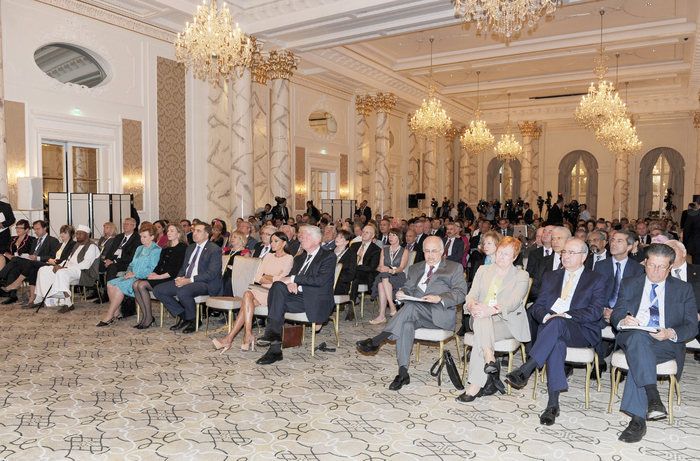 Prezident İlham Əliyev: Azərbaycan çox fəal xarici siyasət yürüdür (FOTO)