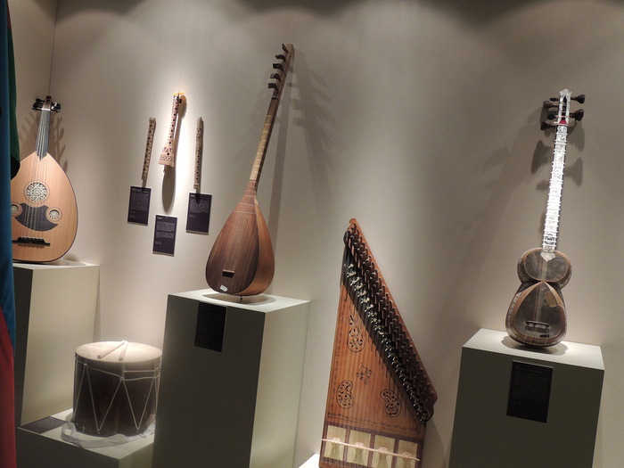 Evianlılar Heydər Əliyev Fondu tərəfindən təşkil edilən sərgiyə və konsertə böyük maraq göstəriblər (FOTO)