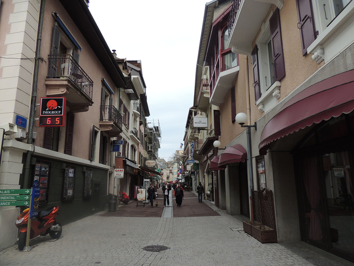 Evianlılar Heydər Əliyev Fondu tərəfindən təşkil edilən sərgiyə və konsertə böyük maraq göstəriblər (FOTO)
