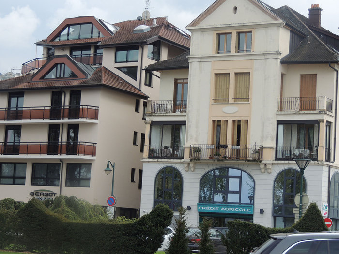 Evianlılar Heydər Əliyev Fondu tərəfindən təşkil edilən sərgiyə və konsertə böyük maraq göstəriblər (FOTO)
