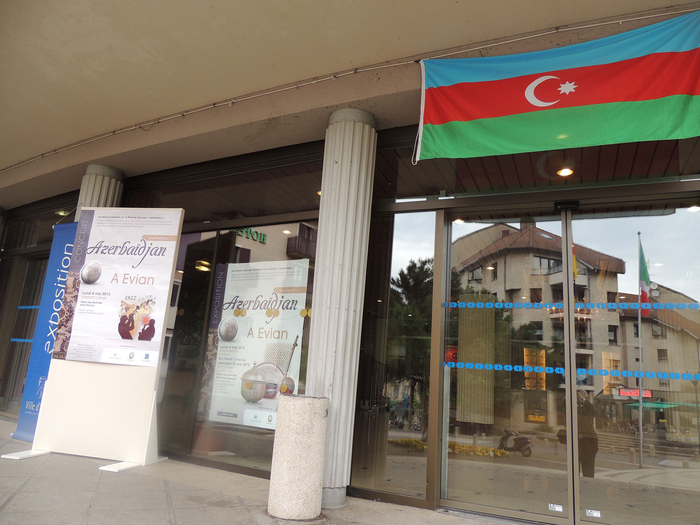Evianlılar Heydər Əliyev Fondu tərəfindən təşkil edilən sərgiyə və konsertə böyük maraq göstəriblər (FOTO)
