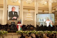 Leyla Əliyeva: Heydər Əliyev bu gün özünün iqtisadi, siyasi və mədəni nailiyyətləri ilə dünyanı təəccübləndirən Azərbaycan yaratmışdır (FOTO)