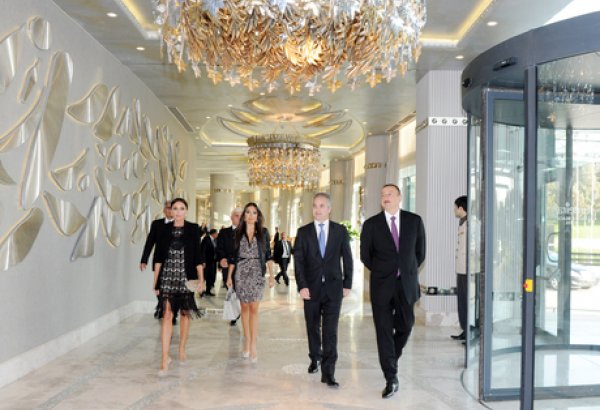 Prezident İlham Əliyev və xanımı Cənubi Qafqaz Forumunun iştirakçılarının şərəfinə verilən ziyafətdə iştirak ediblər (FOTO)