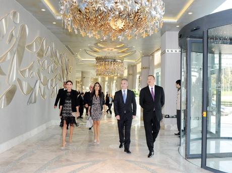 Prezident İlham Əliyev və xanımı Cənubi Qafqaz Forumunun iştirakçılarının şərəfinə verilən ziyafətdə iştirak ediblər (FOTO)
