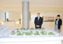 İlham Əliyev və xanımı Mehriban Əliyeva Heydər Əliyev Mərkəzində yaradılmış Heydər Əliyev Muzeyi ilə tanış olublar (FOTO)