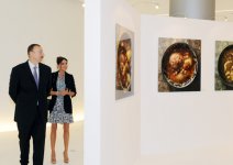 İlham Əliyev və xanımı Mehriban Əliyeva Heydər Əliyev Mərkəzində yaradılmış Heydər Əliyev Muzeyi ilə tanış olublar (FOTO)